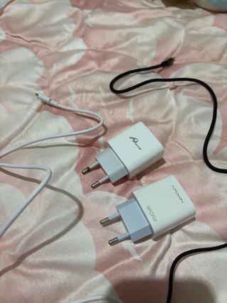 2 Cargadores Tipo A y Cables Carga Rápida C