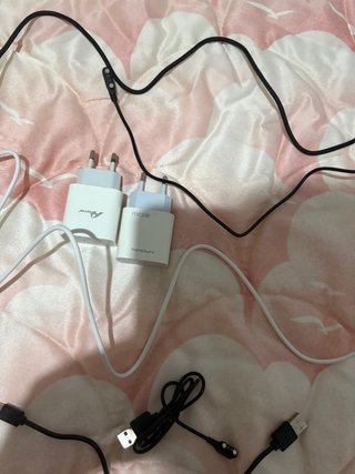 2 Cargadores Tipo A y Cables Carga Rápida C