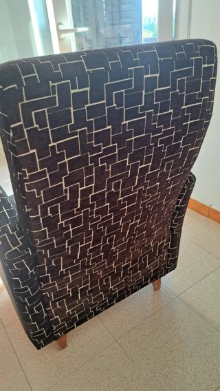 Sillón orejero tela diseño geométrico