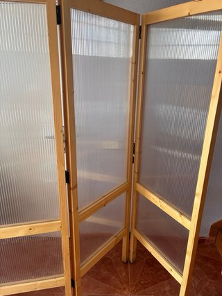 Biombo separador madera y policarbonato