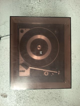 Tocadiscos Bettor EF-250 con amplificador.