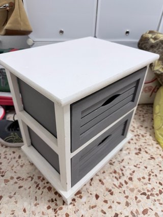 Mesita auxiliar de madera blanca y gris
