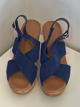 Sandalias azul marino cuña.