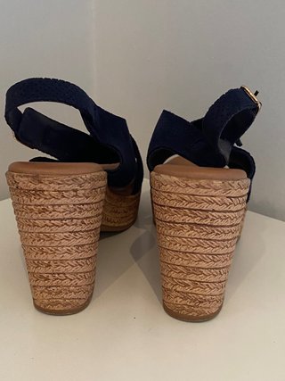 Sandalias azul marino cuña.