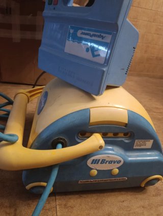 Robot Limpiafondos Piscina Aquabot