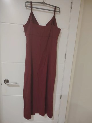 Vestido de lino burdeos