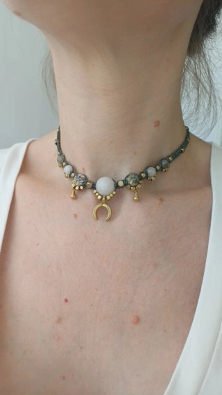 Colgante macramé con minerales y charm