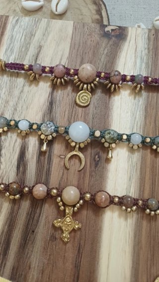 Colgante macramé con minerales y charm