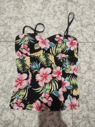 Camiseta tirantes flores tropicales