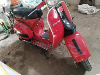 Vespa Roja y negra