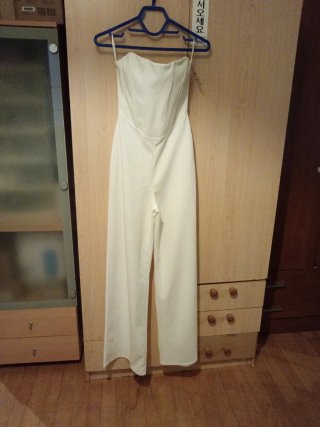 Mono blanco elegante para fiesta