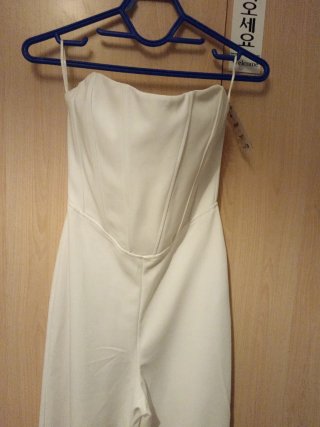 Mono blanco elegante para fiesta