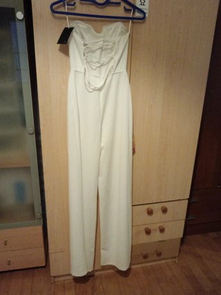 Mono blanco elegante para fiesta