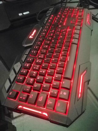 Teclado Gaming Tempest K8 Radiance RGB Retroilumin