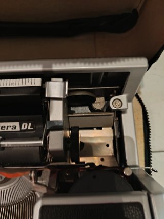 Macchina da scrivere Olivetti DL
