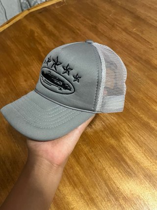 Gorra Corteiz Gris y Negra