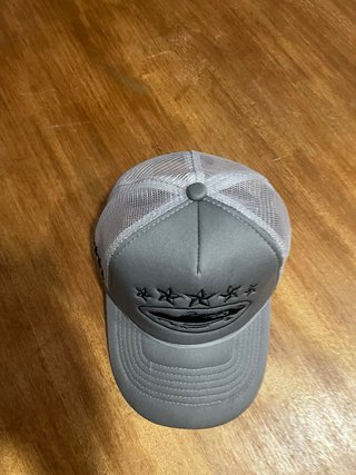 Gorra Corteiz Gris y Negra