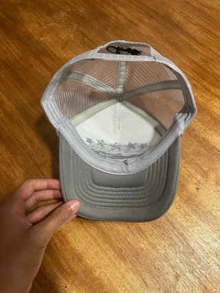 Gorra Corteiz Gris y Negra