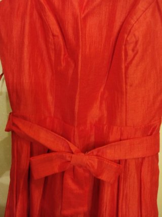 Vestido fiesta rojo con lazo