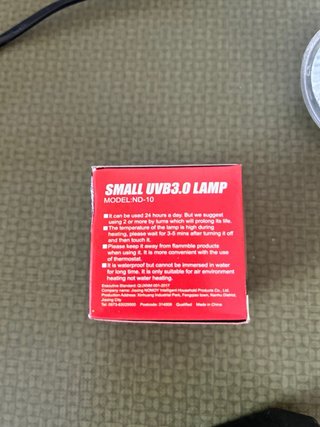 Lámpara UVB flexo para tortugueras y terrarios.