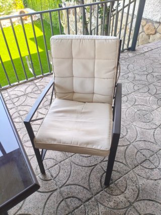 Mesa y 6 sillones de jardín
