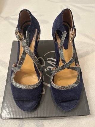 Zapatos de cuña azul ante y piel serpiente