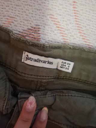 Shorts Stradivarius verde oliva