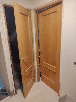 Puertas color pino miel 30€ cada una