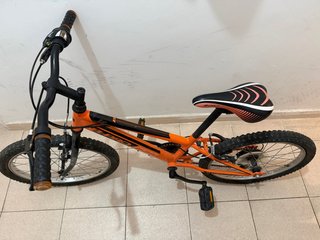 Bicicleta de montaña de 20 pulgadas.