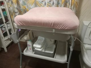 Cambiador con bañera para bebé