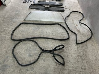 ALETINES Y TALONERAS BMW E30 325ix COUPE