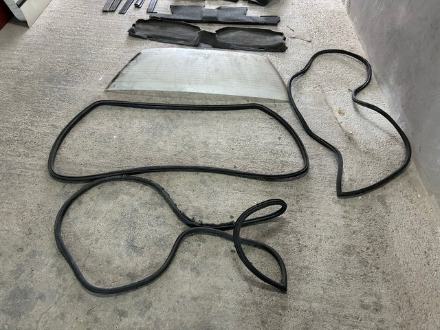 ALETINES Y TALONERAS BMW E30 325ix COUPE