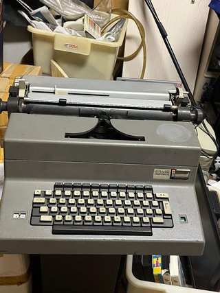 Máquina de escribir Olivetti ET 225