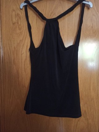 Blusa negra con tirantes