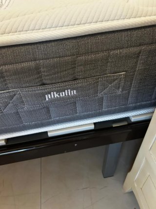 Cama 160x200 con colchón y 2 mesitas