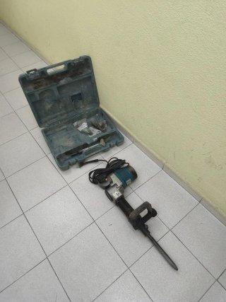 Martillo demoledor Makita con maletín