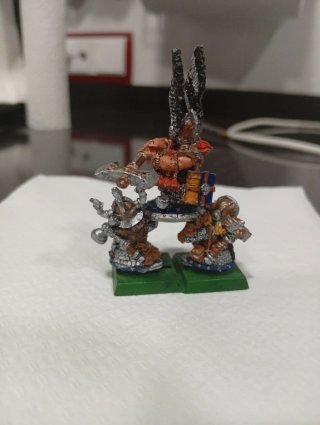Rey Alrik en Escudo Warhammer