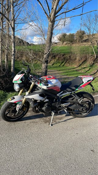 Triumph Street Triple 675 A2