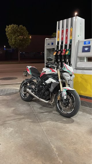 Triumph Street Triple 675 A2