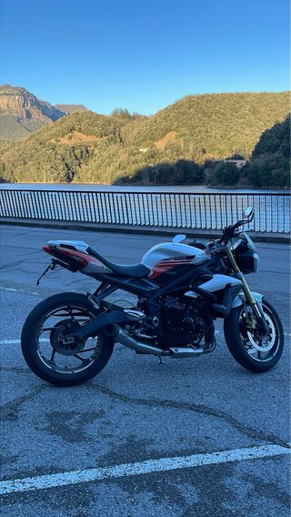 Triumph Street Triple 675 A2