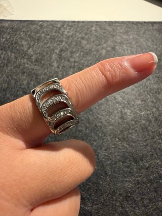 Anillo de plata con diamantes