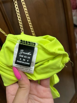 Top giallo fluo con catena oro tg S