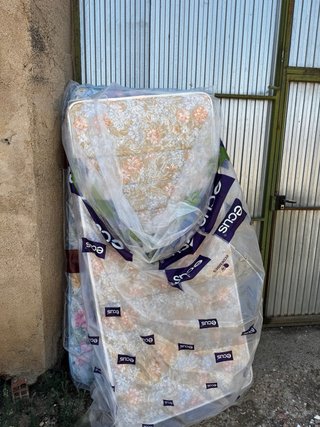 Colchones uno nuevo otro con poco uso