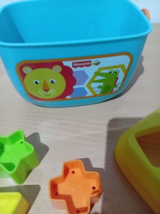 Cubo encajable Fisher-Price animales