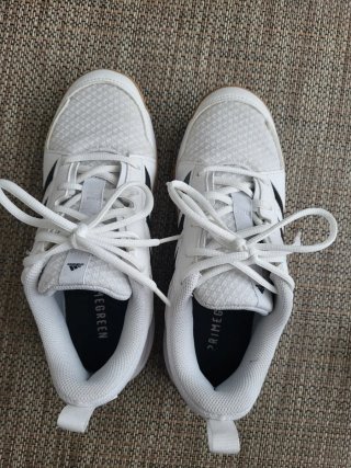 Zapatillas Adidas Blancas y Negras