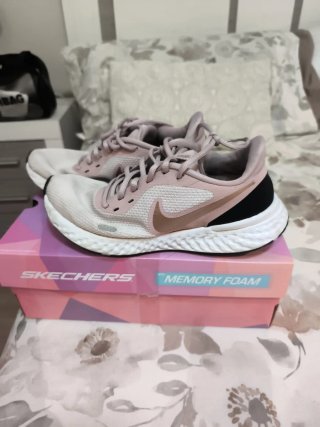 Zapatillas Nike Rosas y Blancas