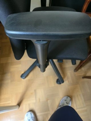 Silla de oficina negra