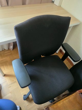 Silla de oficina negra