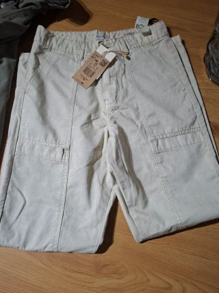 Conjunto Scalpers: Pantalón beige y cazadora verde