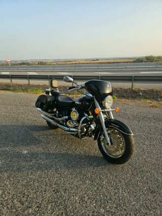 Yamaha Drag Star 1100 Custom Negra
